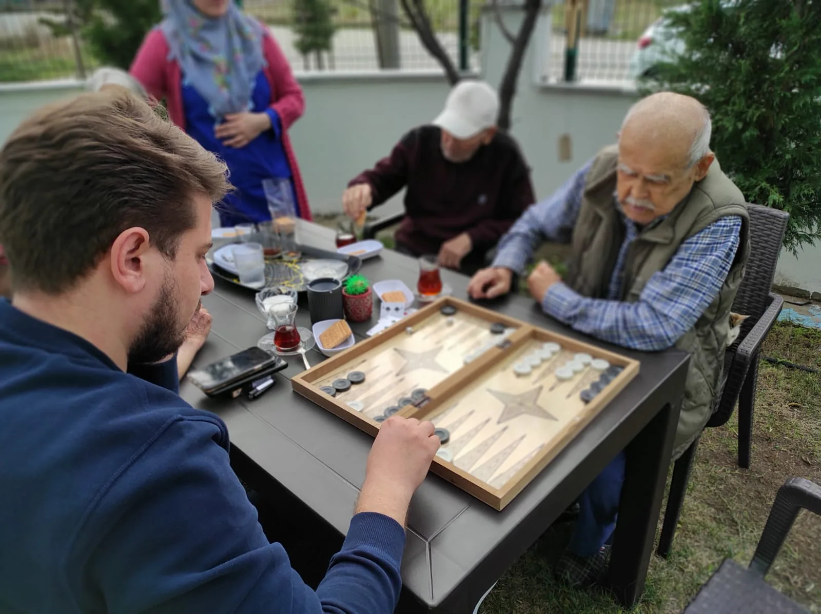 Tekirdağ huzurevi bahçesinde sosyal oyun ve etkinlik
