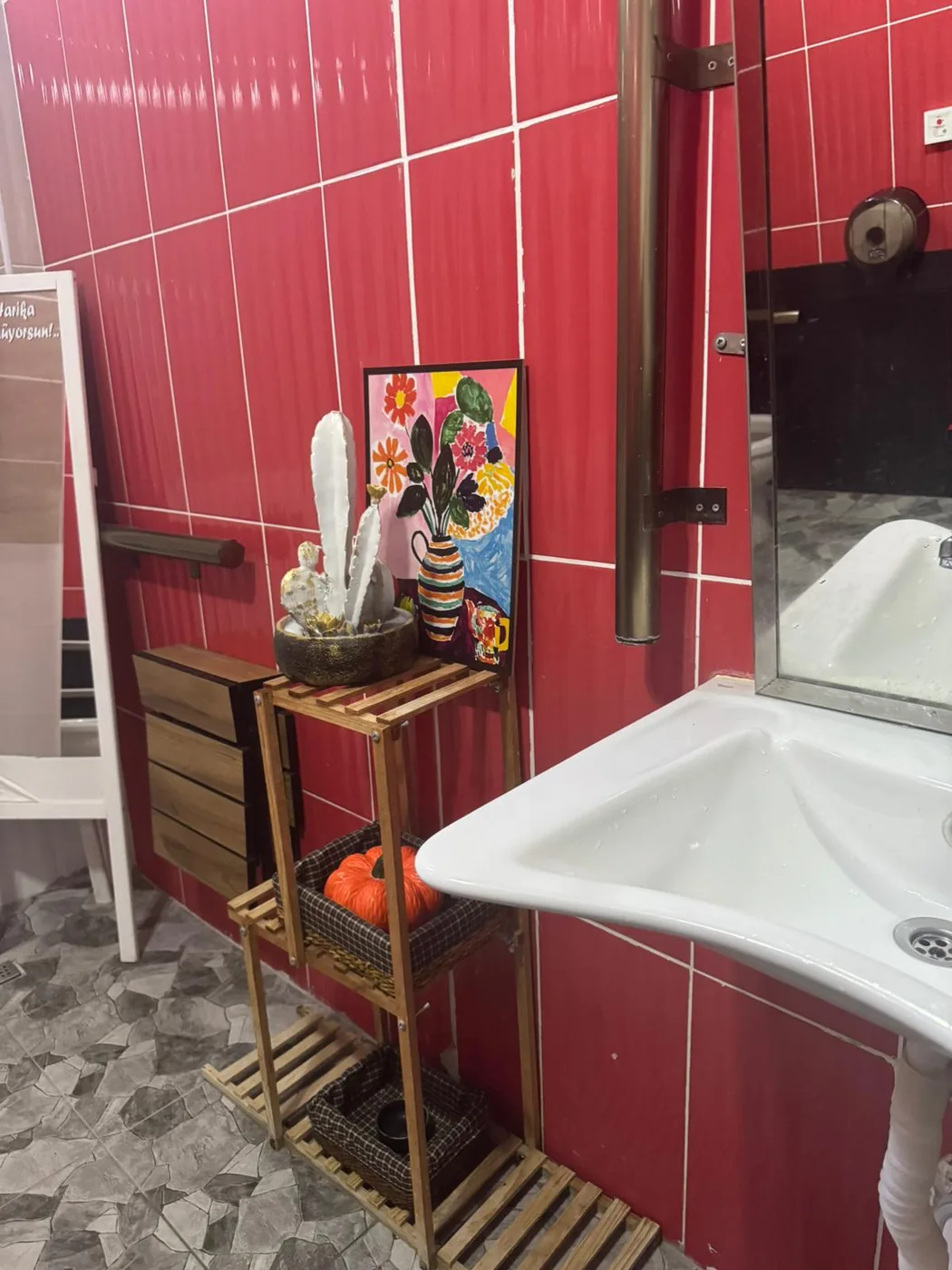 Huzurevinde güvenli banyo ve hijyen alanı